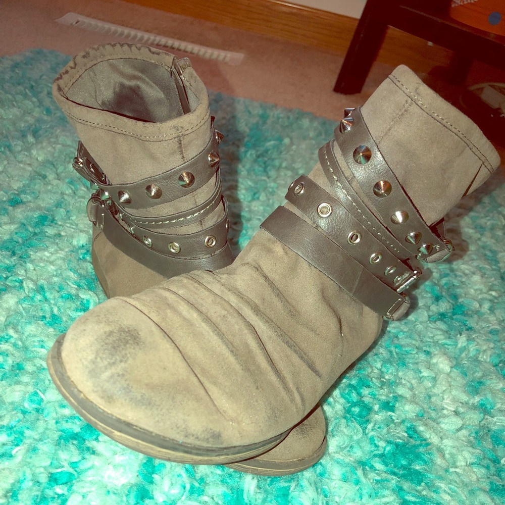 Trendy Grey Boots